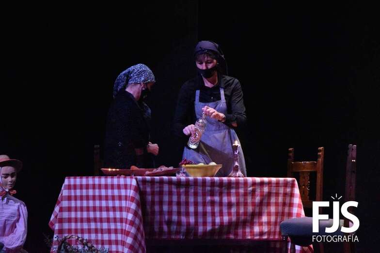 Momento del espectáculo de anoche en el Teatro de Telde/Francisco Javier Santana.